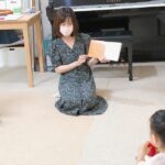 絵本の読み聞かせ